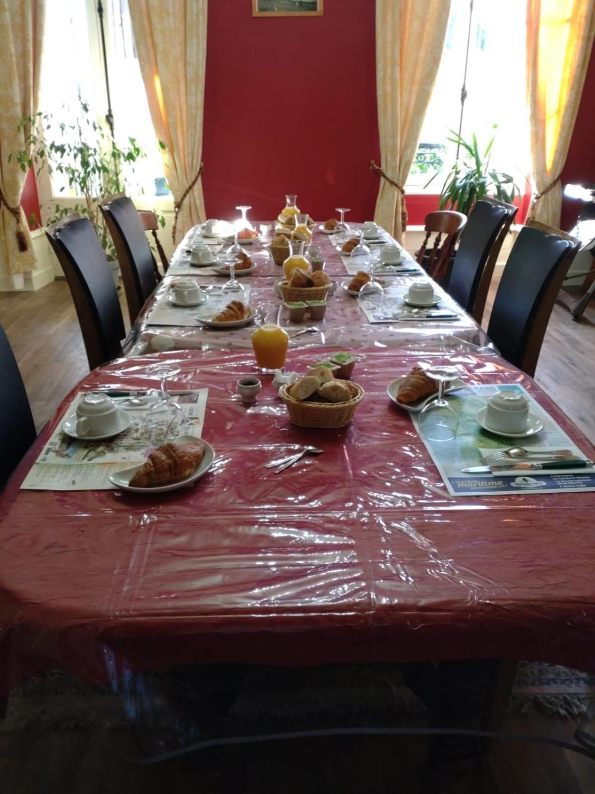 La Brasserie Chambre D'Hotes De Delphine Saulge Екстер'єр фото